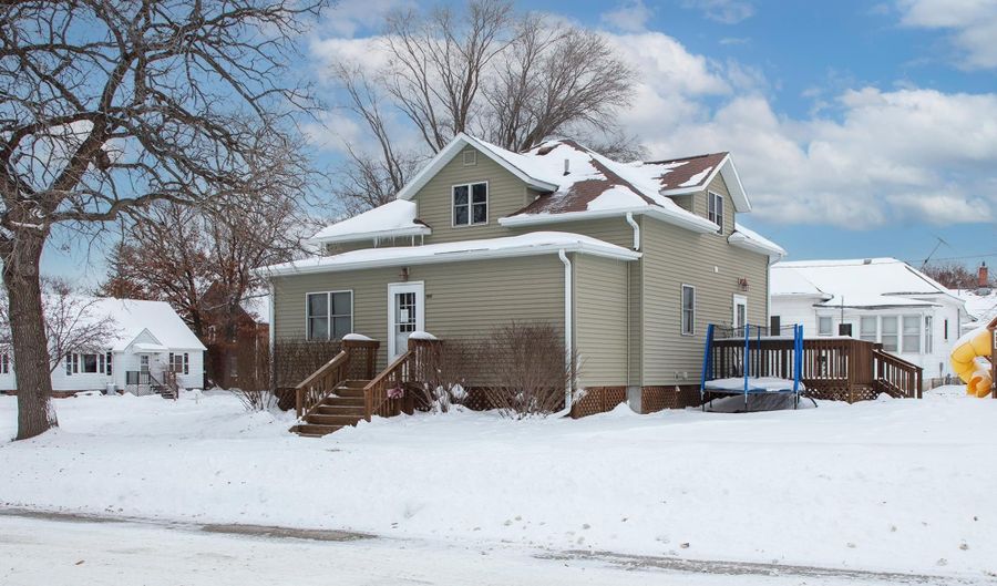 520 3rd St, Allison, IA 50602 - 3 Beds, 1 Bath