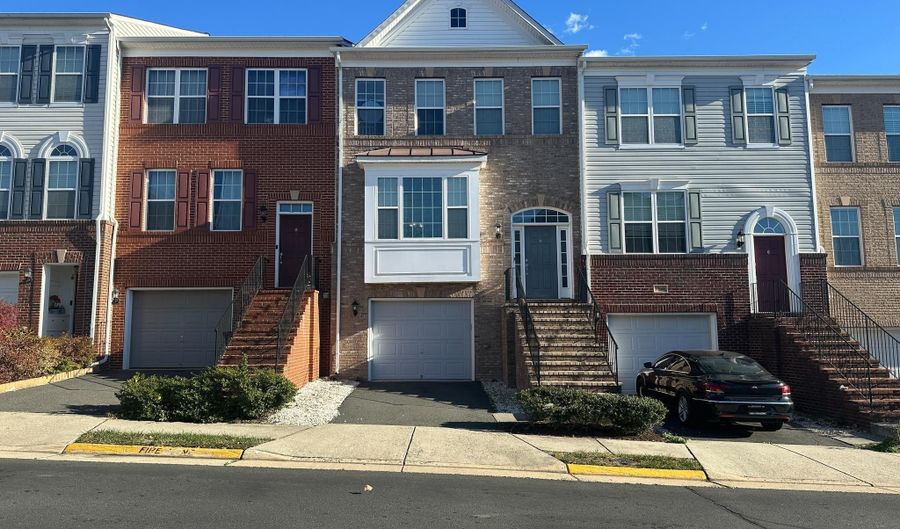 25146 HARPENDEN Ter, Aldie, VA 20105 - 3 Beds, 4 Bath