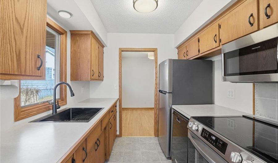 819 9th Ave, Anoka, MN 55303 - 3 Beds, 1 Bath