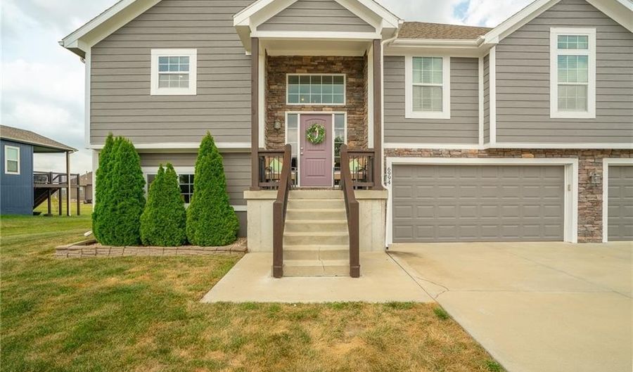 6994 141st St, Basehor, KS 66007 - 4 Beds, 3 Bath