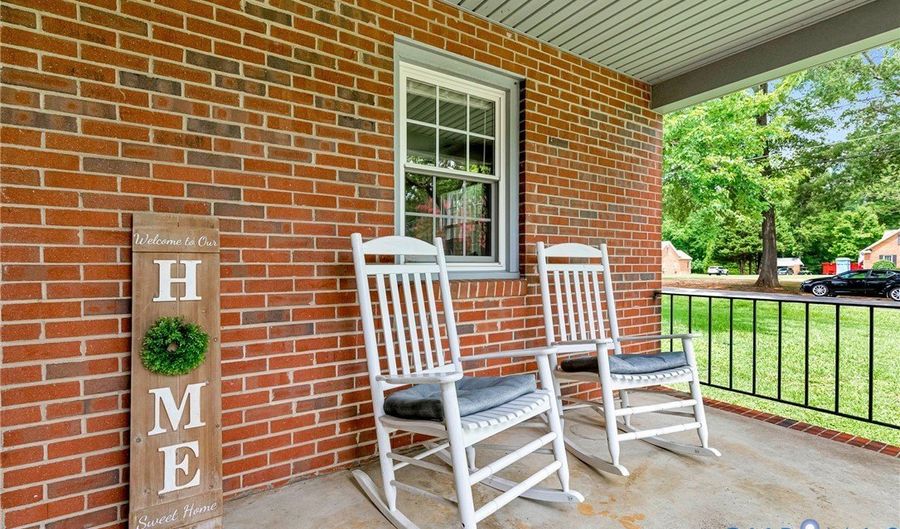 12352 Lees Ln, Ashland, VA 23005 - 3 Beds, 2 Bath