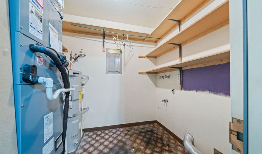 17525 NW SHOREWOOD Dr, Beaverton, OR 97006 - 2 Beds, 1 Bath