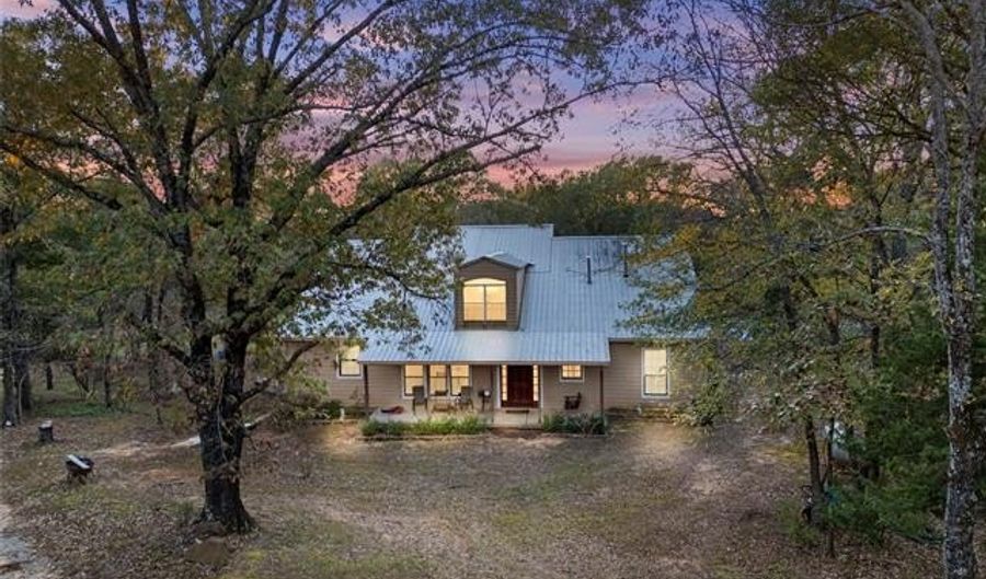 5792 W Lain Lake Rd, Atoka, OK 74525 - 2 Beds, 3 Bath