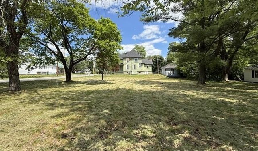 51 Broadway St, Baileyville, ME 04694 - 4 Beds, 1 Bath