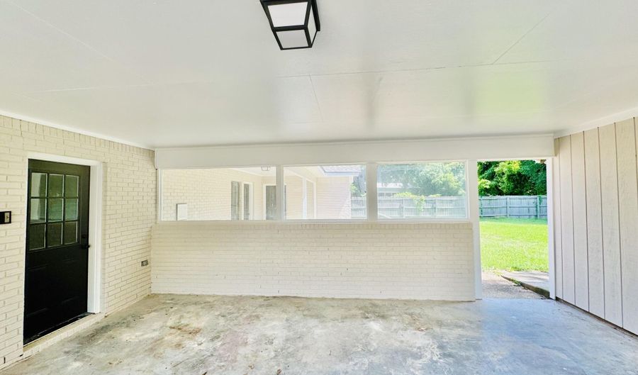 124 Westlake Dr, Brandon, MS 39047 - 4 Beds, 2 Bath