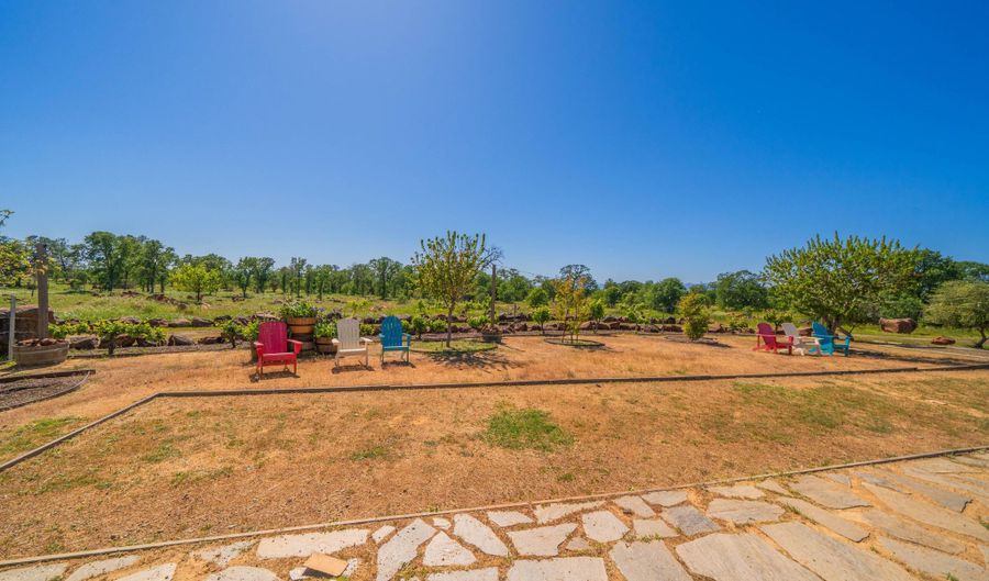 25130 Aoudad Dr, Anderson, CA 96007 - 5 Beds, 2 Bath