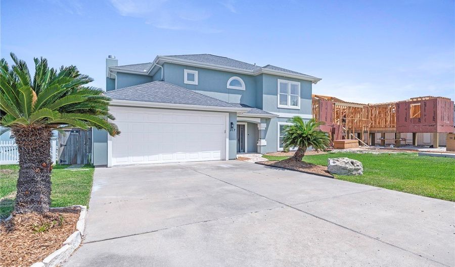 317 Bayview Dr, Aransas Pass, TX 78336 - 4 Beds, 3 Bath