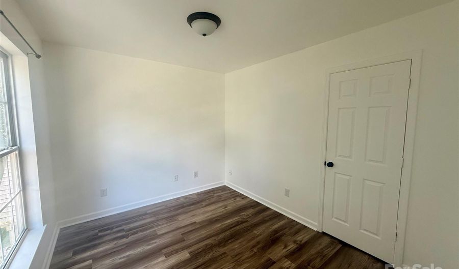 1326 Nadies Ct, Charlotte, NC 28214 - 4 Beds, 2 Bath