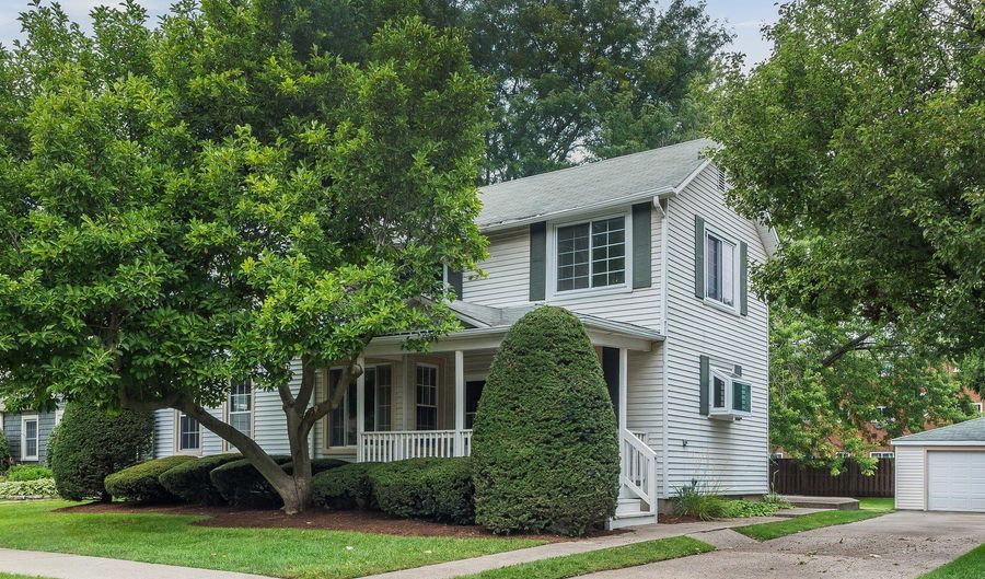 318 W Wing St, Arlington Heights, IL 60005 - 3 Beds, 2 Bath