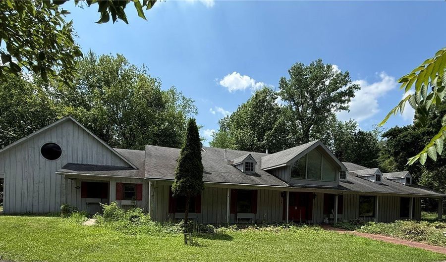 6400 Juniper Dr, Amherst, OH 44001 - 5 Beds, 4 Bath