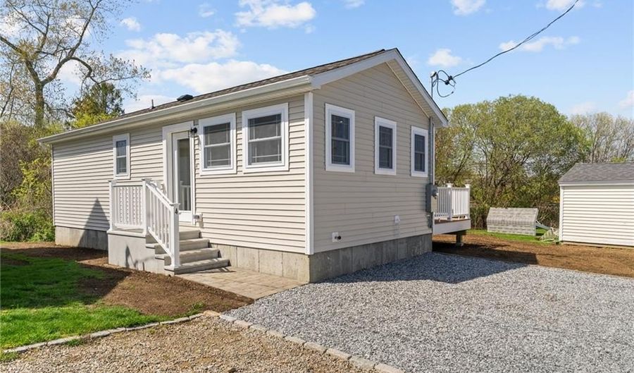 64 Burnside Ave, Narragansett, RI 02882 - 1 Beds, 1 Bath