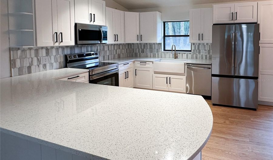 154 W LEWIS Ave, Apopka, FL 32712 - 3 Beds, 2 Bath