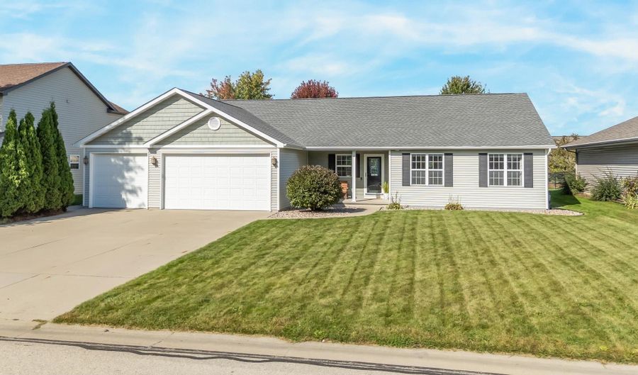 2184 W NOELLE Ln, Appleton, WI 54913 - 3 Beds, 3 Bath