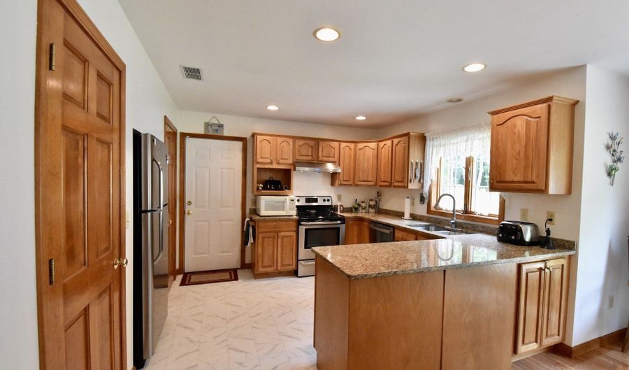 313 Lisbon Rd, Canterbury, CT 06331 - 2 Beds, 2 Bath