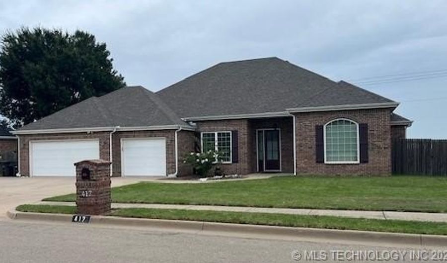 417 Parkhill Loop, Bartlesville, OK 74006 - 4 Beds, 2 Bath