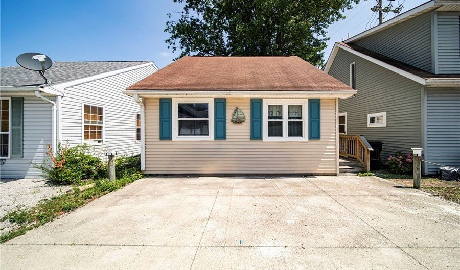 35 Billow Bch, Ashtabula, OH 44004 - 2 Beds, 2 Bath