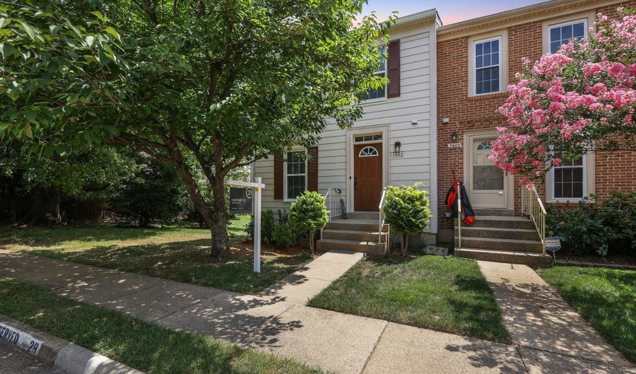 7403 HOUNDSBURY Ct, Alexandria, VA 22315 - 3 Beds, 4 Bath