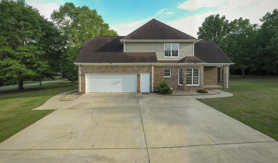 975 AVALON Ln, Anniston, AL 36207 - 5 Beds, 4 Bath