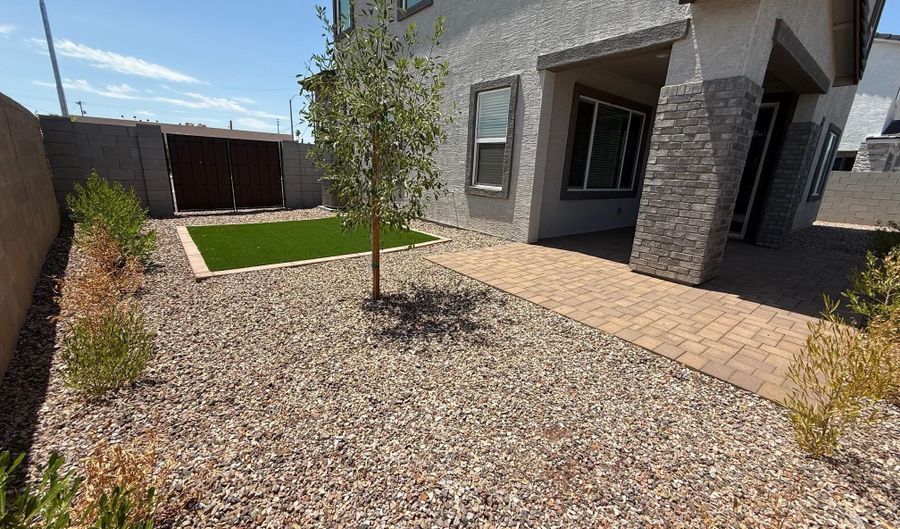 630 W LAREDO St, Chandler, AZ 85225 - 3 Beds, 3 Bath