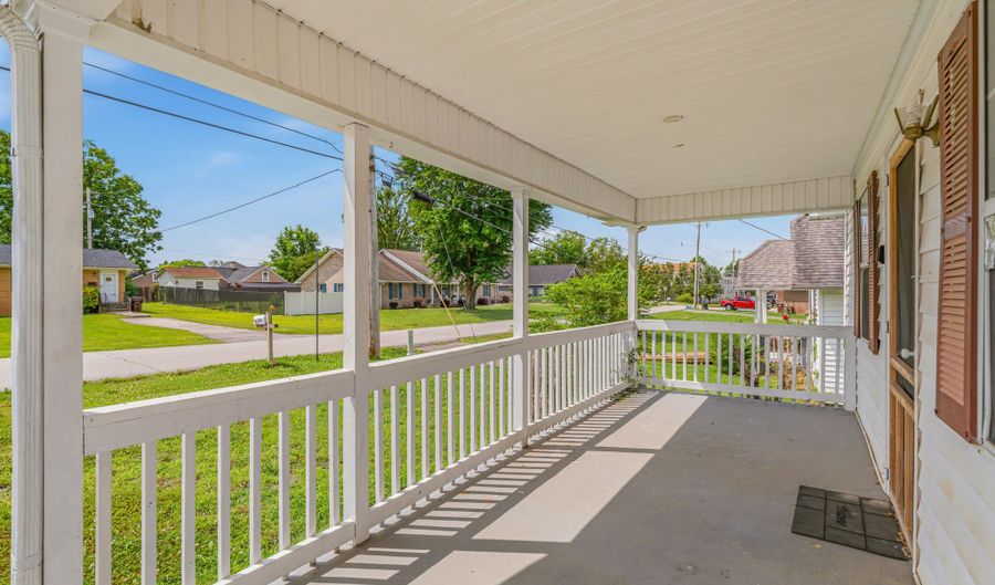 835 Cherry St, Alcoa, TN 37701 - 3 Beds, 2 Bath