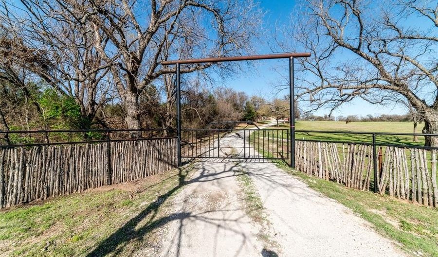 5536 N Hwy 287, Alvord, TX 76225 - 3 Beds, 3 Bath