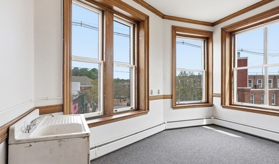 45 Main St 6, Amesbury, MA 01913 - 0 Beds, 1 Bath