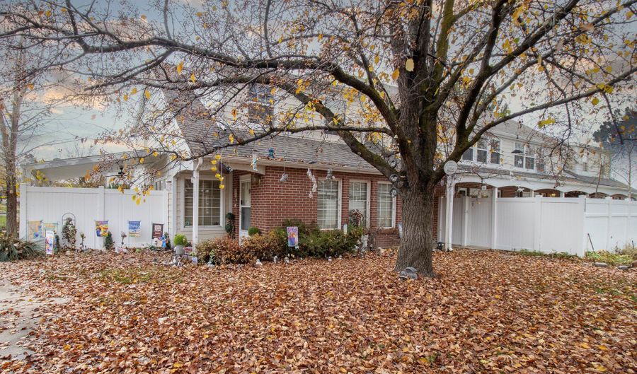 261 W PARK Ln N, Centerville, UT 84014 - 3 Beds, 2 Bath