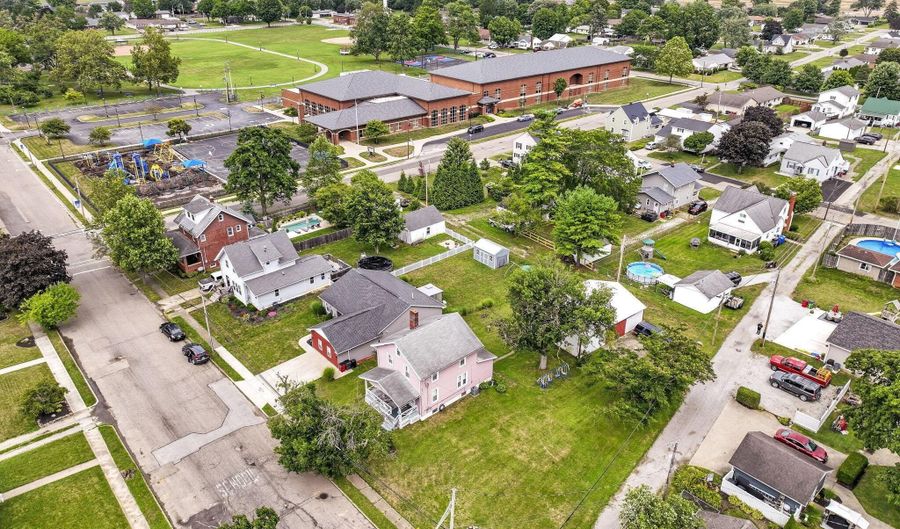 40 Walnut St, Ashville, OH 43103 - 3 Beds, 2 Bath