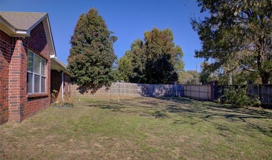 1920 Richmond Dr, Bartlesville, OK 74006 - 3 Beds, 2 Bath