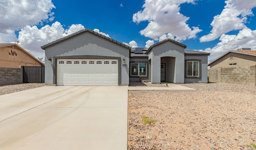 10260 W CONCORDIA Dr, Arizona City, AZ 85123 - 3 Beds, 2 Bath