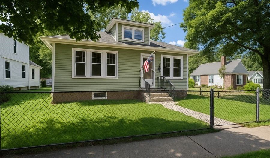55 Glenellen Rd, Boston, MA 02132 - 2 Beds, 1 Bath