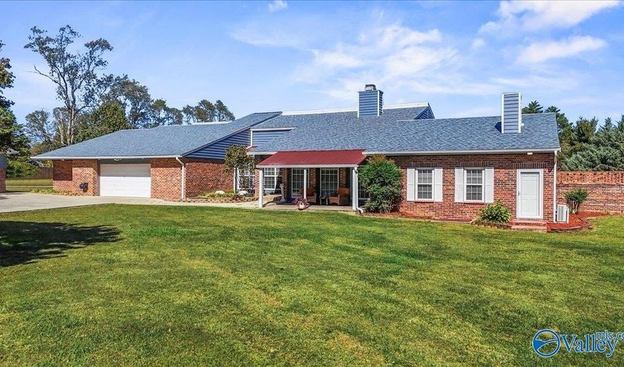 200 Thompson Falls Rd, Arab, AL 35016 - 3 Beds, 3 Bath