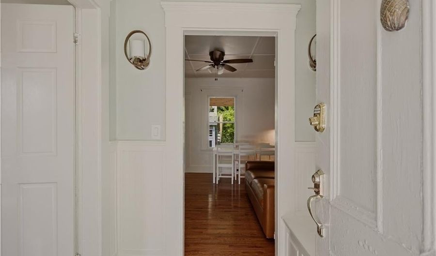 21 Clinton Ave, Newport, RI 02840 - 3 Beds, 2 Bath