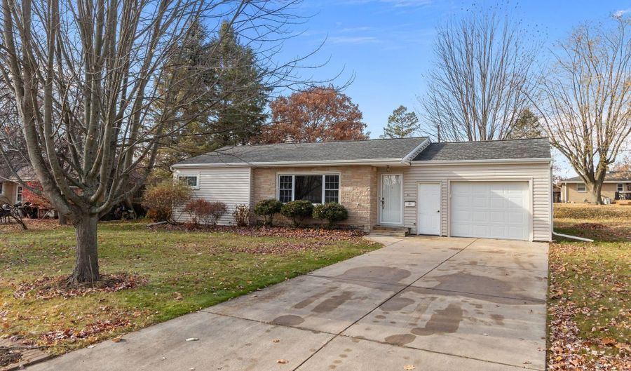 815 SUNSET Ave, Algoma, WI 54201 - 2 Beds, 1 Bath
