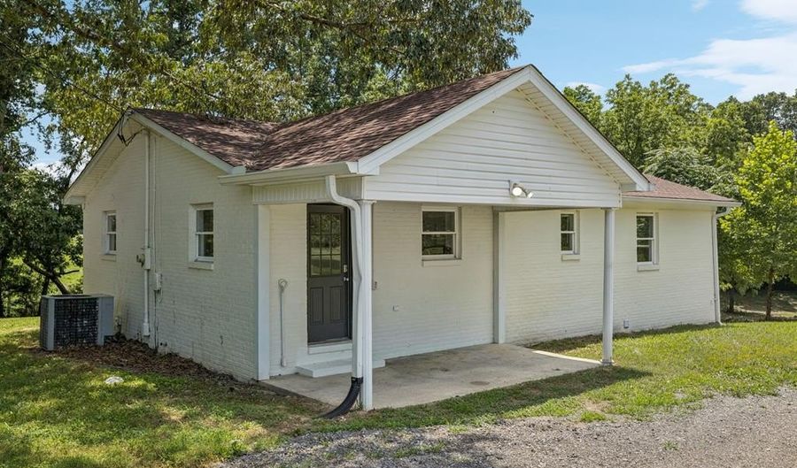 2585 Pow Rd, Baxter, TN 38544 - 4 Beds, 2 Bath