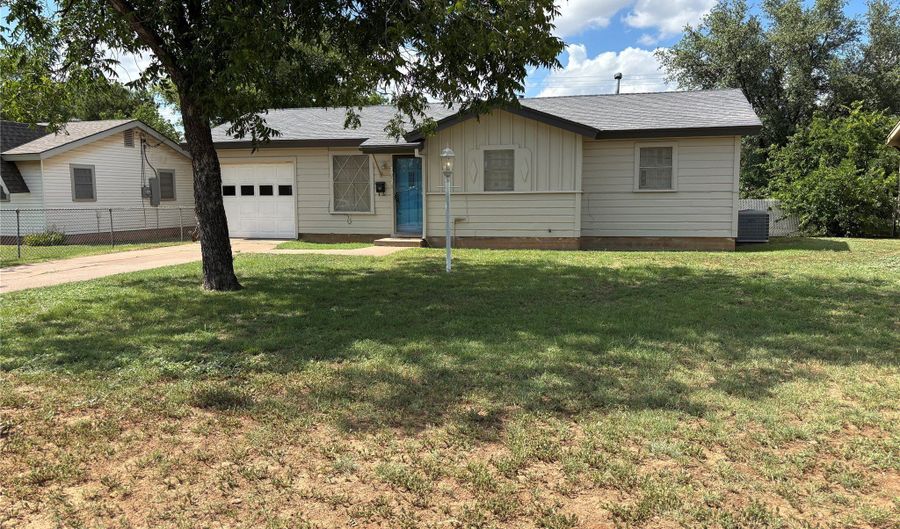 2902 S 23rd St, Abilene, TX 79605 - 2 Beds, 2 Bath