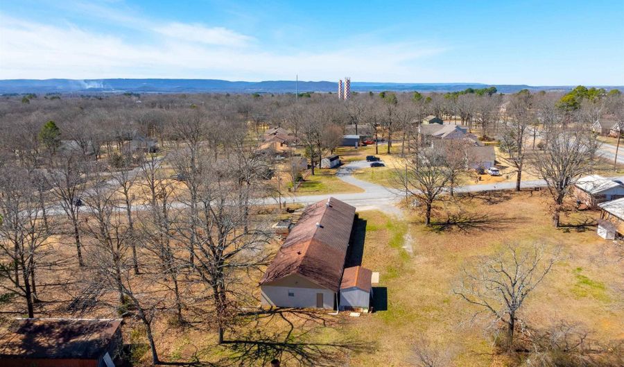 105 Chamblee Dr, Batesville, AR 72501 - 1 Beds, 5 Bath