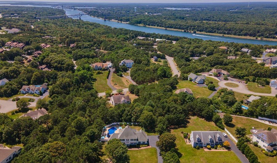 29 Weatherdeck Dr, Bourne, MA 02532 - 4 Beds, 4 Bath