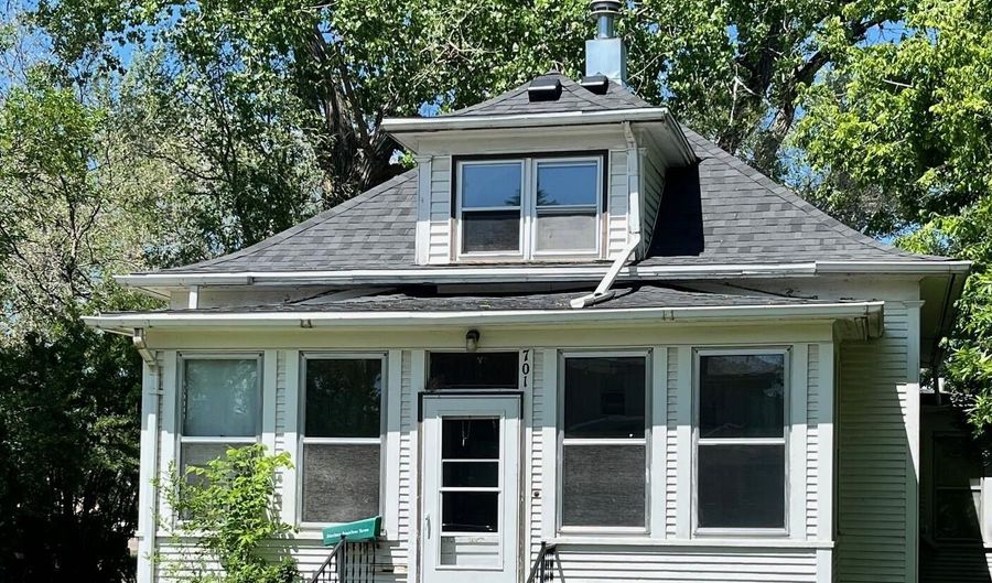 701 SE 9th Ave, Aberdeen, SD 57401 - 3 Beds, 1 Bath