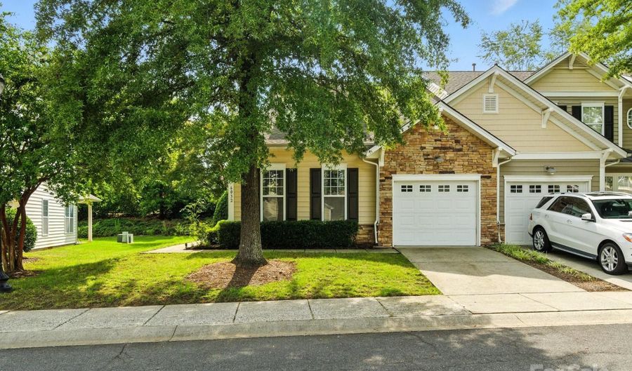 6032 Pale Moss Ln, Charlotte, NC 28269 - 2 Beds, 2 Bath