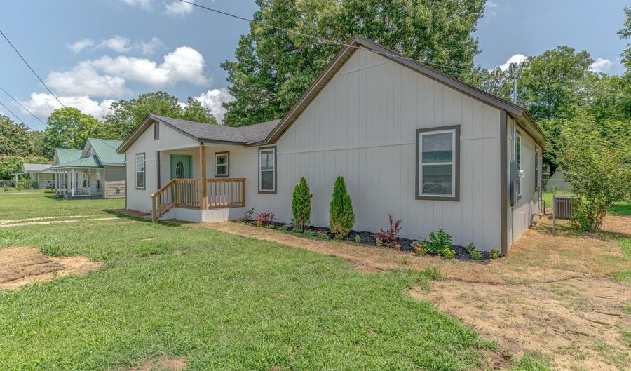 105 School St, Bay, AR 72411 - 3 Beds, 2 Bath
