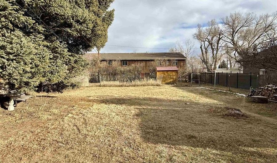 614 19th St, Cody, WY 82414 - 3 Beds, 1 Bath
