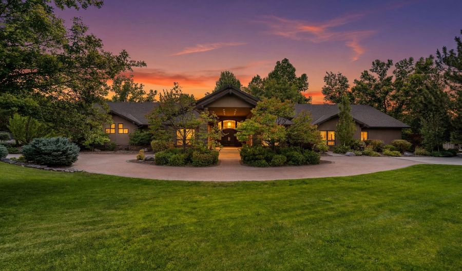 1456 Willow Creek Ln, Gardnerville, NV 89410 - 4 Beds, 5 Bath