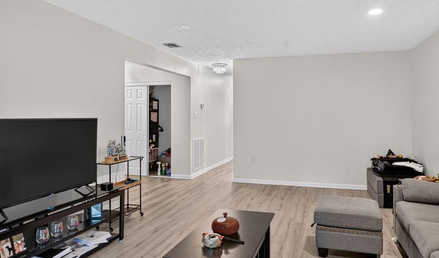 6929 CLEARWIND Ct #B, Baltimore, MD 21209 - 2 Beds, 2 Bath