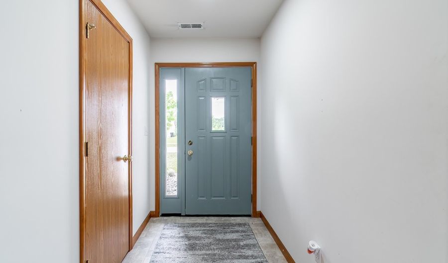 306 Riverview Dr, Albion, IN 46701 - 3 Beds, 2 Bath