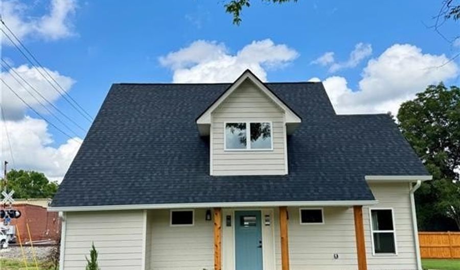 121 Railroad St, Adairsville, GA 30103 - 3 Beds, 3 Bath