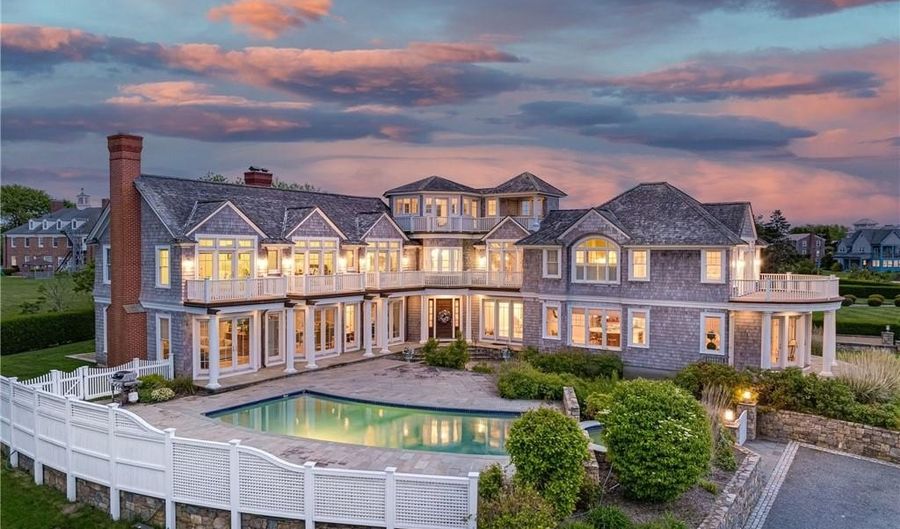 41 Castle Hill Ave, Newport, RI 02840 - 5 Beds, 8 Bath