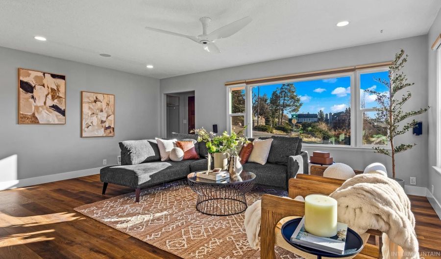 300 W Ofarrell, Boise, ID 83702 - 4 Beds, 2 Bath