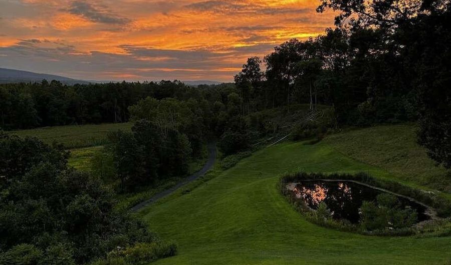 30 Aevo Rd, Accord, NY 12404 - 5 Beds, 6 Bath