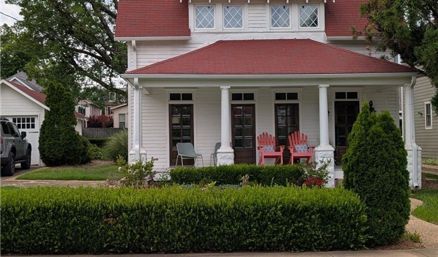 212 C St, Bentonville, AR 72712 - 2 Beds, 3 Bath
